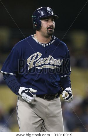 LOS ANGELES - 23 Eylül: San Diego Padres 1B #23 Adrian Gonzalez Padres Dodgers oyun sırasında 