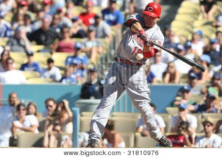 ลอสแองเจลิส - 22 aug: Reds 1B โจ Votto #19 ระหว่างเกมสีแดงเทียบกับภารกิจบน 22 aug 2010 ที่ Dodg