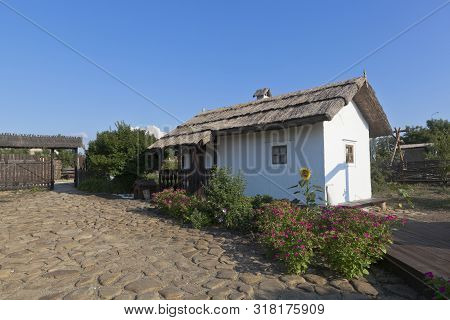Taman, Temryuk District, Krasnodar Region, Russia - July 17, 2019: Inner Courtyard And Hut Of A Coss