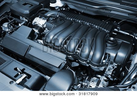 Silný motor moderní auto