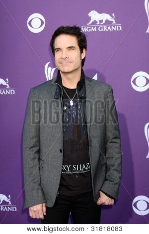 LAS VEGAS - APR 1: Pat Monahan přijde v roce 2012 akademie Country Music Awards v MGM Grand Gar
