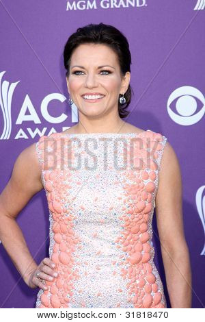 LAS VEGAS - APR 1: Martina McBride přijde v roce 2012 akademie Country Music Awards v MGM Grand