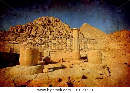 Piramidi di Giza - imitazione di una foto antica