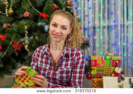 Holidays, Celebrations And People Concept-young Caucasian Woman In Grunge Style In Home Cozy Clothes