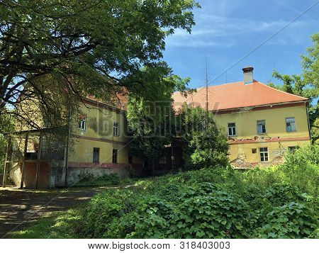 Castle Draskovich Or Novi Dvorac Draskovic Or Dvorac Blahimir - Bozjakovina, Croatia Or Bozjakovina,