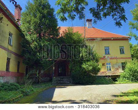 Castle Draskovich Or Novi Dvorac Draskovic Or Dvorac Blahimir - Bozjakovina, Croatia Or Bozjakovina,