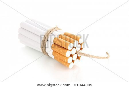 Cigarros, amarrados com corda e pavio isolateed branco