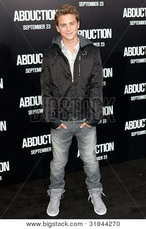 HOLLYWOOD - SEPT 15: Skuespiller Garrett Bäckström ankommer til verdenspremieren på 'Bortførelse' på Grauman