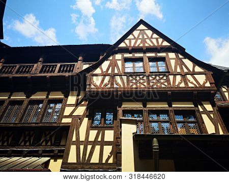 Pelisor Castle Romanian: Castelul Pelisor Is A Castle In Sinaia, Romania, Part Of The Same Complex A