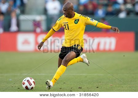 CARSON, CA. - 6 giugno: Giamaica F Luton Shelton #21 durante il gioco di gruppo B CONCACAF Gold Cup 2011 su 