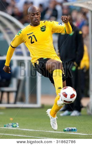 CARSON, CA. - 6 giugno: Giamaica F Luton Shelton #21 durante il gioco di gruppo B CONCACAF Gold Cup 2011 su 
