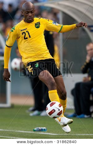 CARSON, CA. - 6 giugno: Giamaica F Luton Shelton #21 durante il gioco di gruppo B CONCACAF Gold Cup 2011 su 