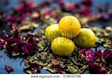 Neem Or Indian Lilac Face Mask On The Black Wooden Surface For Oily Skin Consisting Of Neem Leaves P
