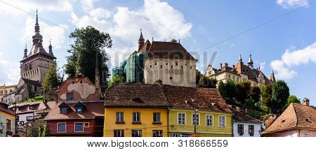Sighisoara, Romania - 2019. Beautiful View Of Colorful Houses And Tower Clock (turnul Cu Ceas) In Si