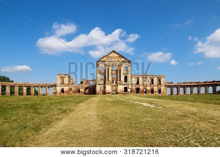 Ruzhany Palace Of Prince Sapieha. A Famous Landmark Of The Brest Region In Belarus. Summer, August 2