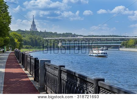 Moscow, Russia - July 27, 2019: Luzhniki Metro Bridge Across The Moskva River In The Vorobyovy Gory