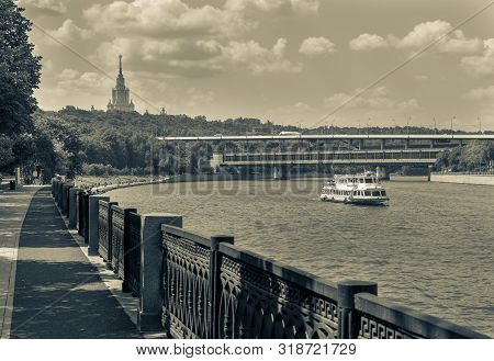 Moscow, Russia - July 27, 2019: Luzhniki Metro Bridge Across The Moskva River In The Vorobyovy Gory