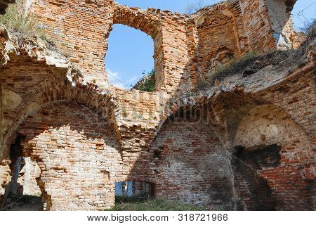 Ruzhansky Palace Inside, The Ruins Of The Walls