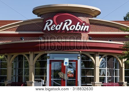 Carmel - Circa August 2019: Red Robin Gourmet Burgers And Brews Restaurant. Red Robin Is Listed On T