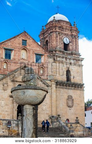 Mongui, Colombia - August, 2019: Fountain At The Central Square In The Small Town Of Mongui With The