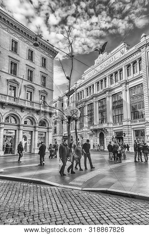 Rome - November 18: An Ordinary Day In The Famous Via Condotti, Busy And Fashionable Street Of Rome,