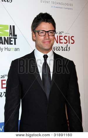 LOS ANGELES - MAR 24: James Scott przylatuje Genesis Awards 2012 w Beverly Hilton Hotel o