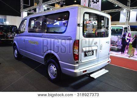 Maxus V80 Van
