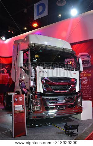 Isuzu Giga Tractor Head Truck