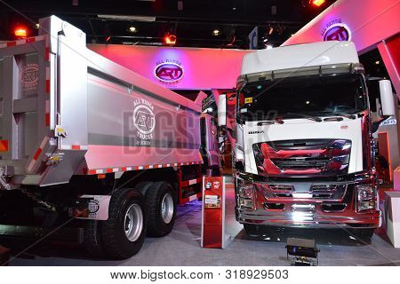 Isuzu Giga Tractor Head Truck