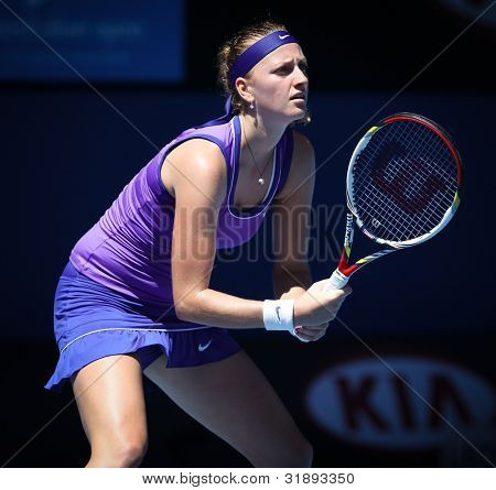 MELBOURNE - el 17 de enero: Petra Kvitova de la República Checa en su primera ronda victoria sobre Vera Dushevi