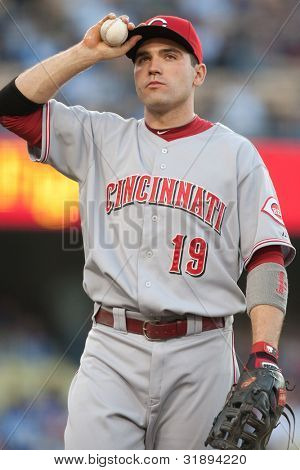 LOS ANGELES - 13 Haziran: Cincinnati Reds 1B Joey Votto #19 Ju Major League Baseball oyun sırasında