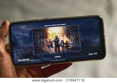 Los Angeles, California, Usa - August 14, 2019: Hands Are Holding A Smartphone With The Game Pubg Fp