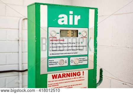 Air Service For Vehicle Tires. Automatic Inflator With Pressure Level Indicator On 33 Psi At Gas Sta