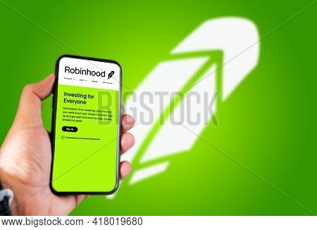 Menlo Park, Ca, Usa, April 2021: Hand Holds A Smartphone With The Robinhood Logo On The Screen. Gree