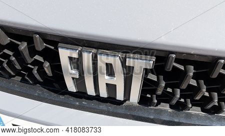 Bordeaux , Aquitaine France - 04 22 2021 : Fiat Car Logo Brand And Text Sign Of Fabbrica Italiana Au