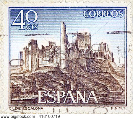 Spain - Circa 1968: A Stamp Printed By Spain Shows View Of The Castle De Escalona In Toledo, Circa 1
