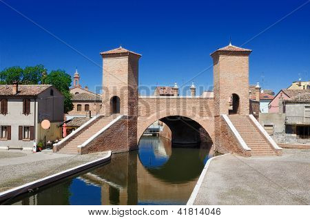 Trepponti ponte de Comacchio, Ferrara, Emilia Romagna, Itália