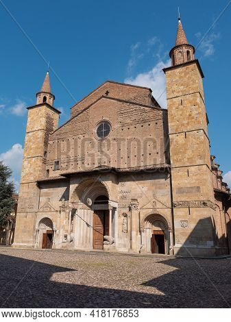 Cathedral Of San Donnino In Fidenza, Parma In Typical Romanesque Style - Italy.