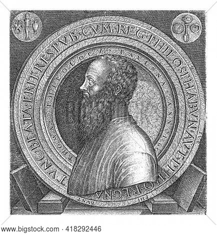 Bust of philologist Thomas of Ravenna to the left, for a round list. At the bottom a four-line text in French.