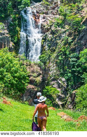 São Roque De Minas - Mg, Brazil - December 15, 2020: Couple Of Tourists Walking To Capão Forro Water