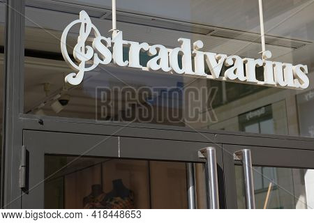 Bordeaux , Aquitaine France - 04 22 2021 : Stradivarius Logo Brand And Text Sign Of Clothes Store Fo