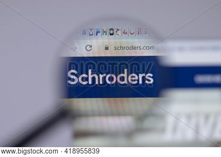New York, Usa - 26 April 2021: Schroders Company Logo Close-up On Website Page, Illustrative Editori