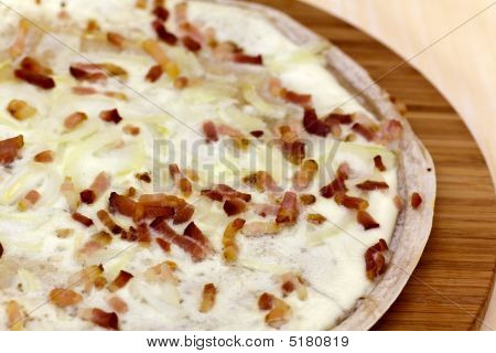 Flammkuchen - Tarte Flambee, z wędzonym boczkiem