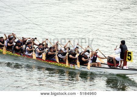 Raza de barco de dragón