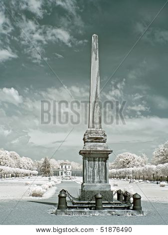 Farmstead Kuskovo. Obelisk