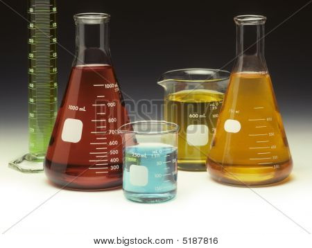 Verrerie scientifique, rempli de liquide coloré