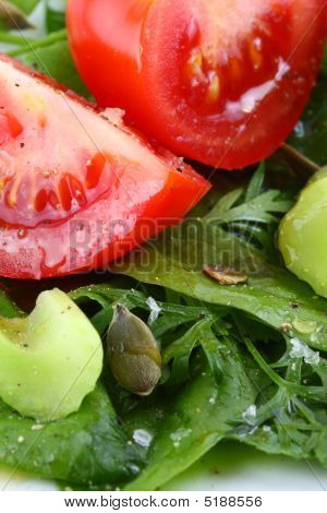 Verse gekleed salade