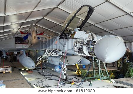 F-16 Hangar