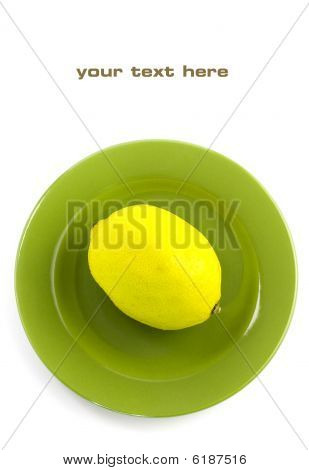 Citron sur une plaque d'immatriculation verte