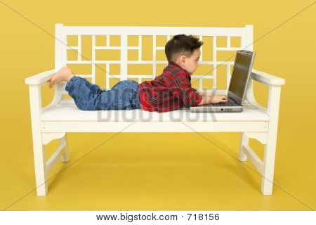 Peuter met Laptop
